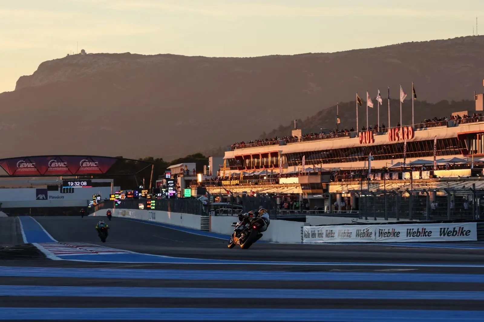 FIM EWC ボルドール24時間 — 夕暮れの周回