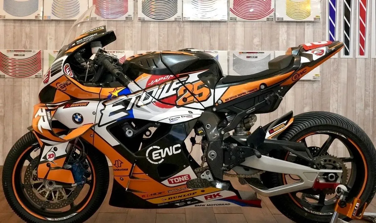 BMW M1000 RR — Team Étoile #25
